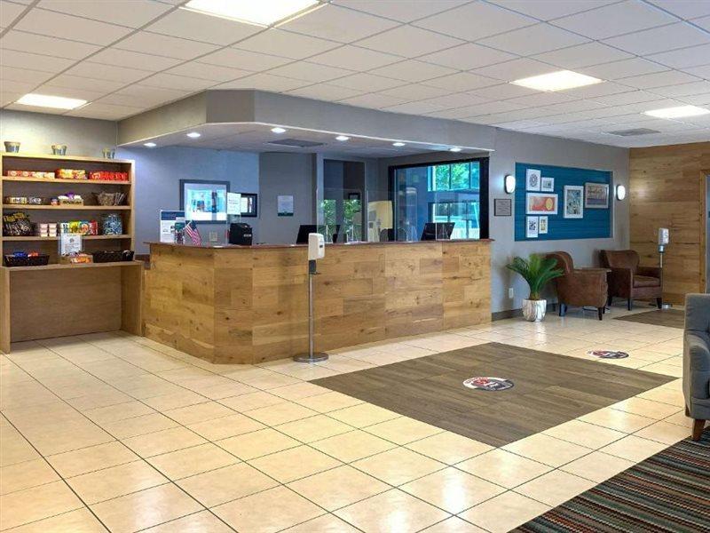 Hotel Country & By Radisson Rehoboth - Dewey