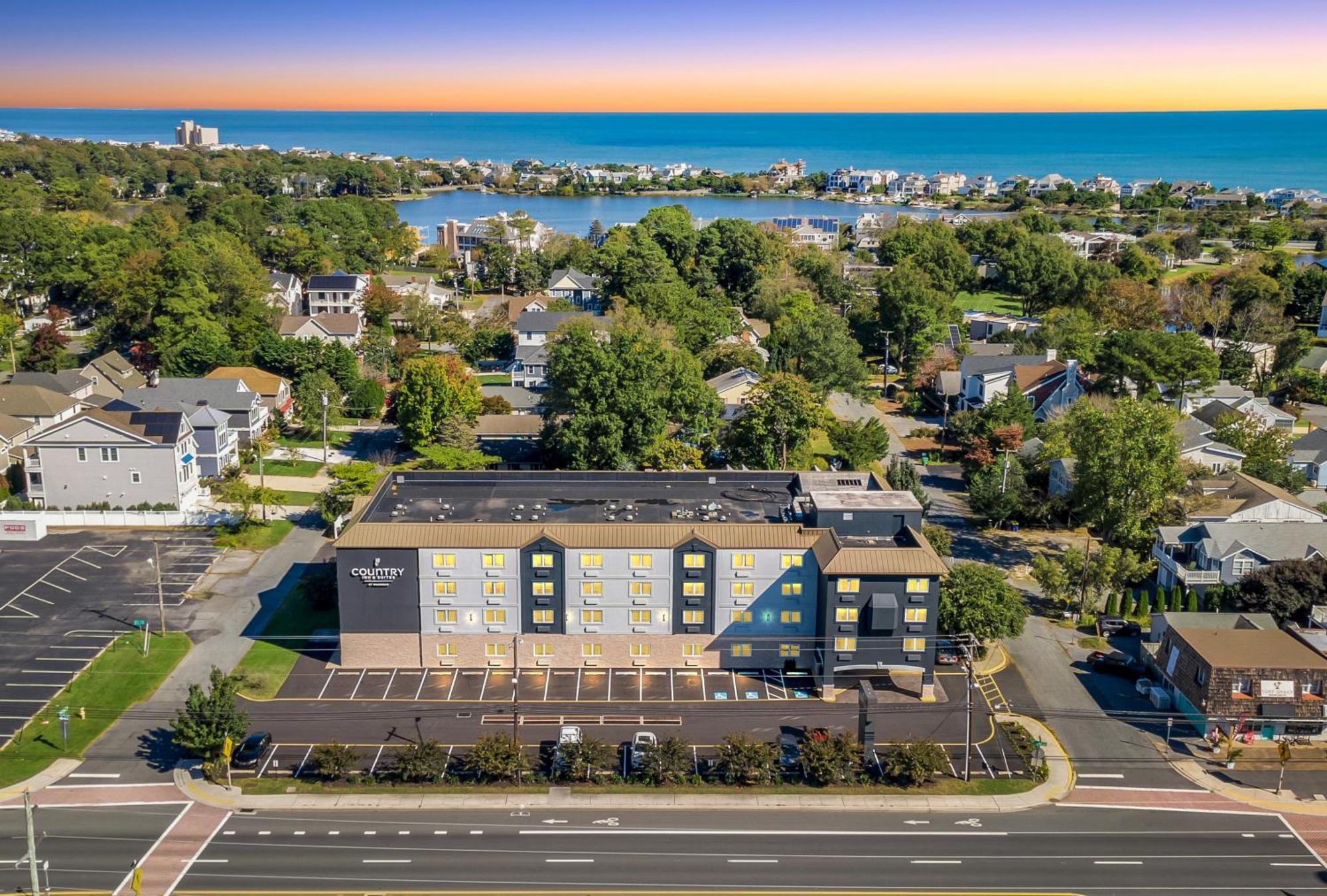 Hotel Country & By Radisson Rehoboth - Dewey Rehoboth Beach