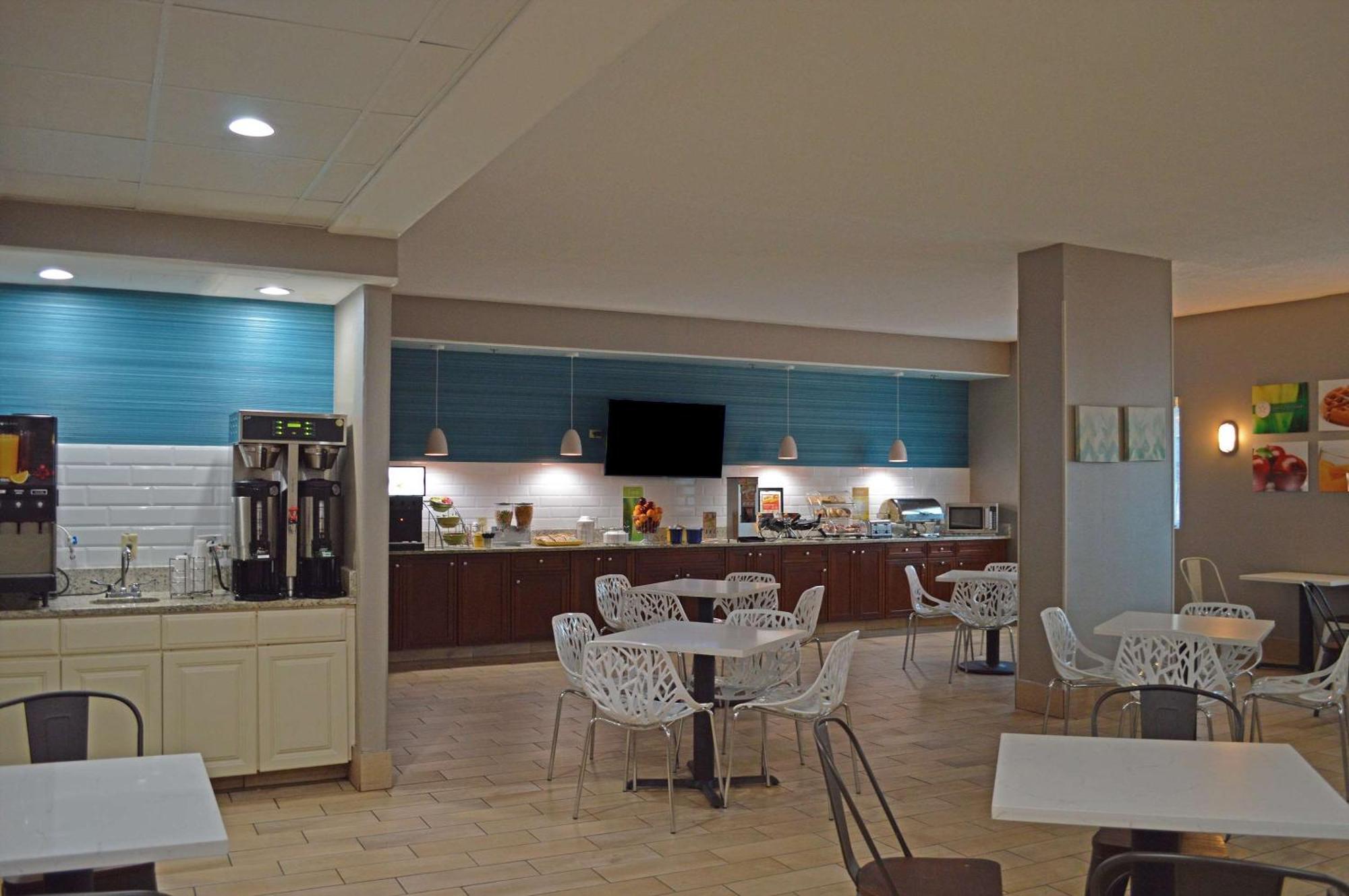 Hotel Country & By Radisson Rehoboth - Dewey 2*
